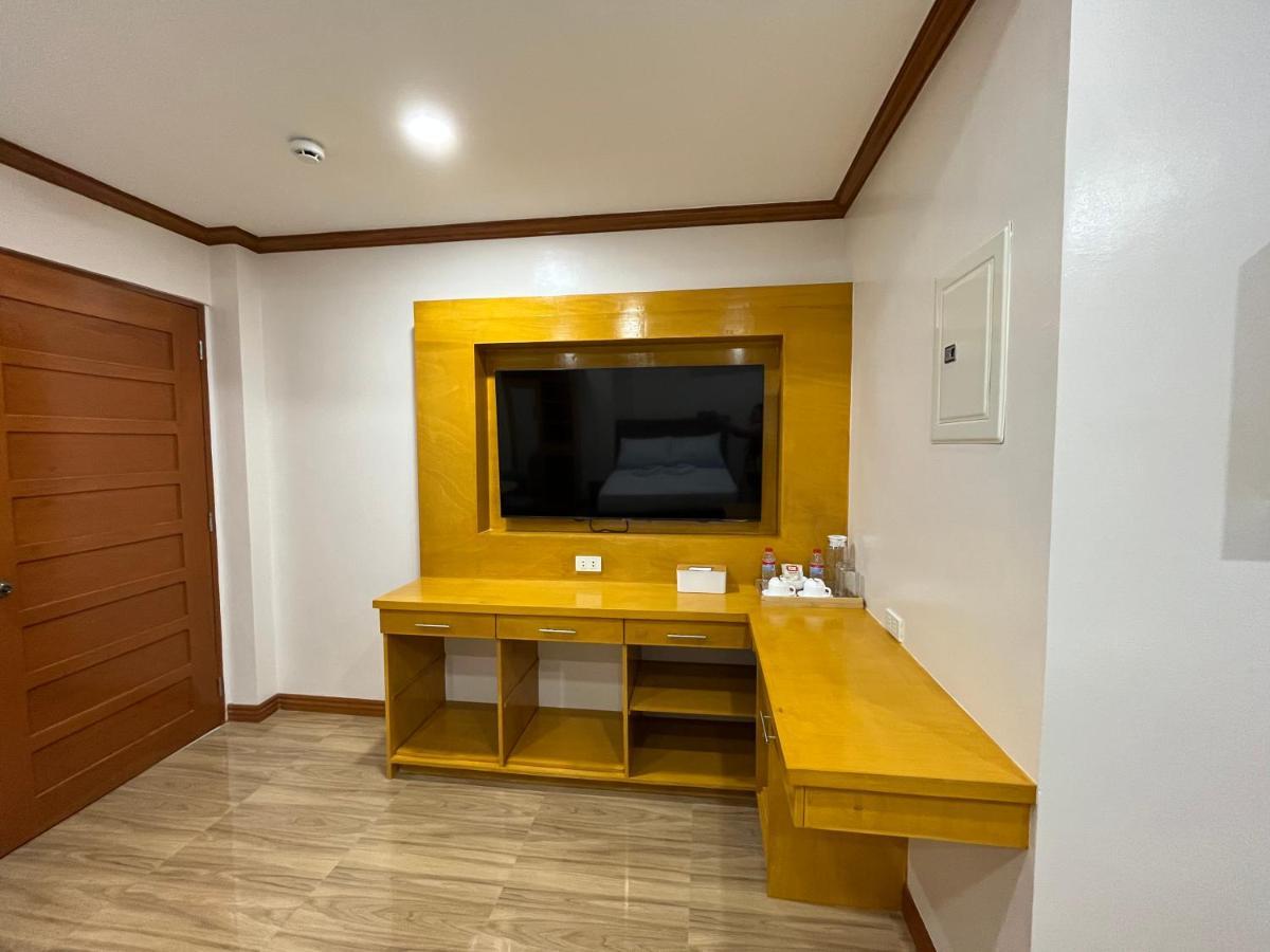The Legacy Hotel Tayabas Extérieur photo