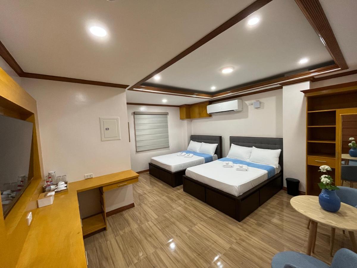 The Legacy Hotel Tayabas Extérieur photo