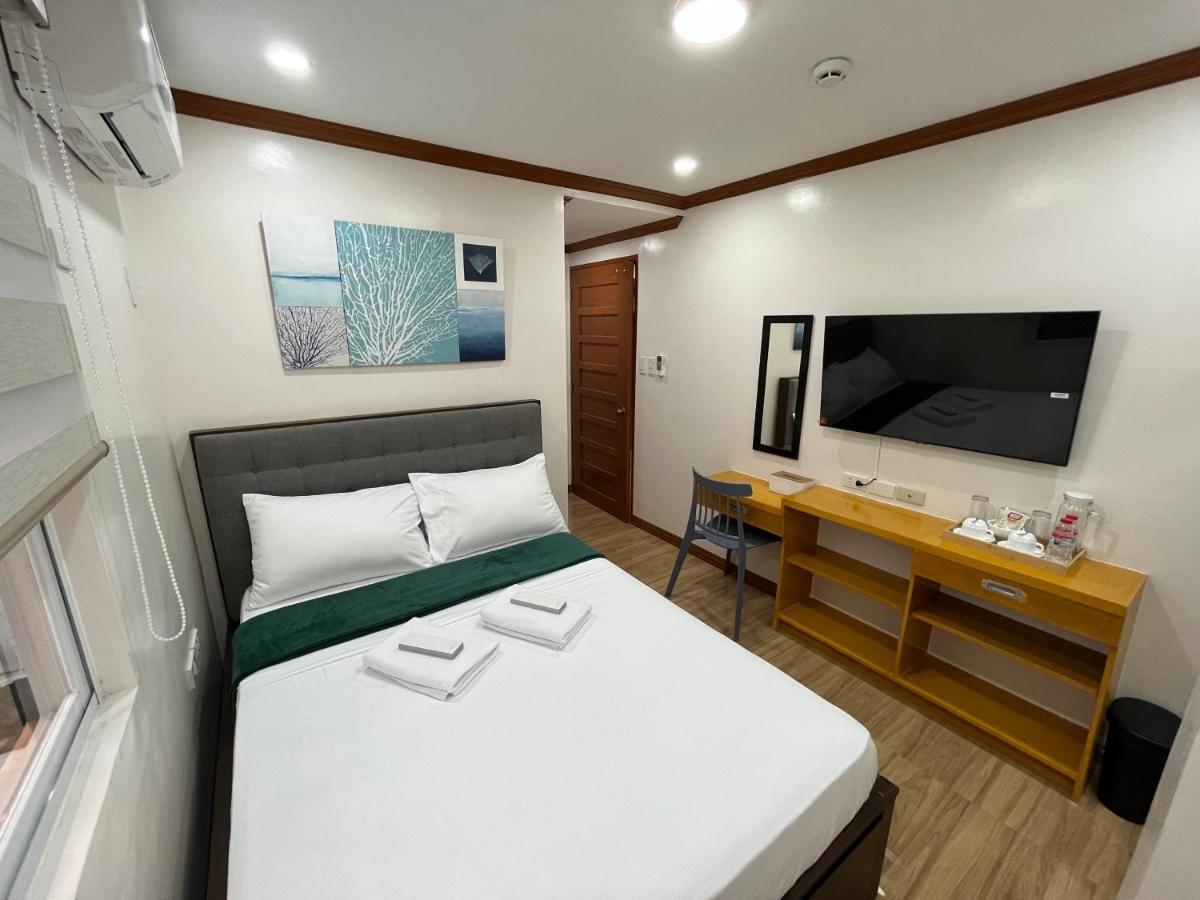 The Legacy Hotel Tayabas Extérieur photo